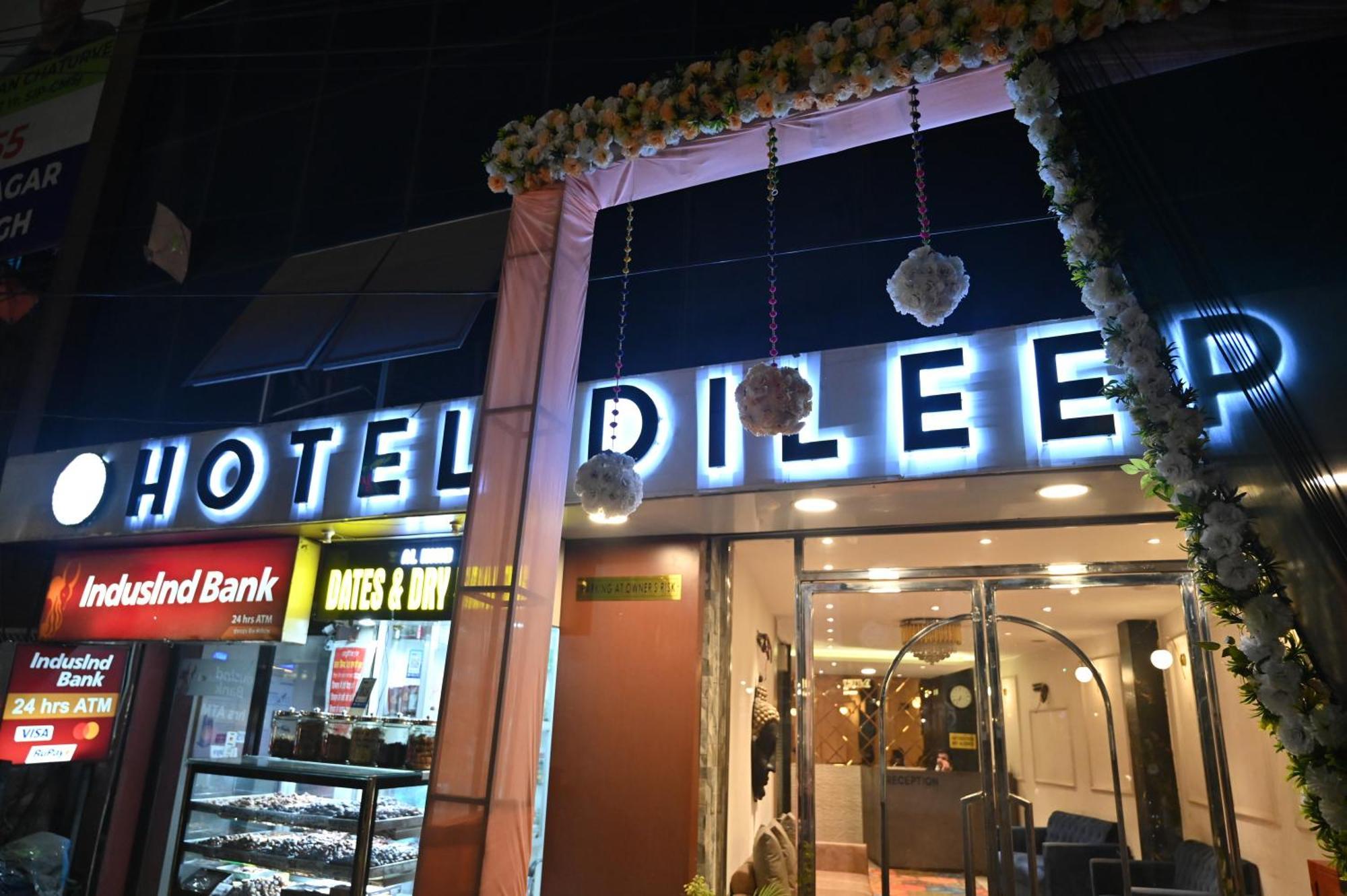 Hotel Dileep42 لاكناو المظهر الخارجي الصورة