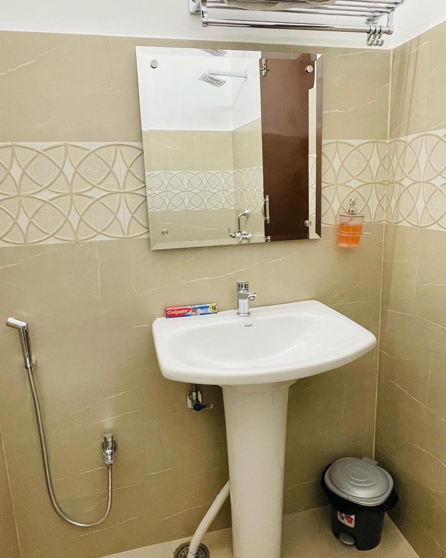 Hotel Dileep42 لاكناو المظهر الخارجي الصورة