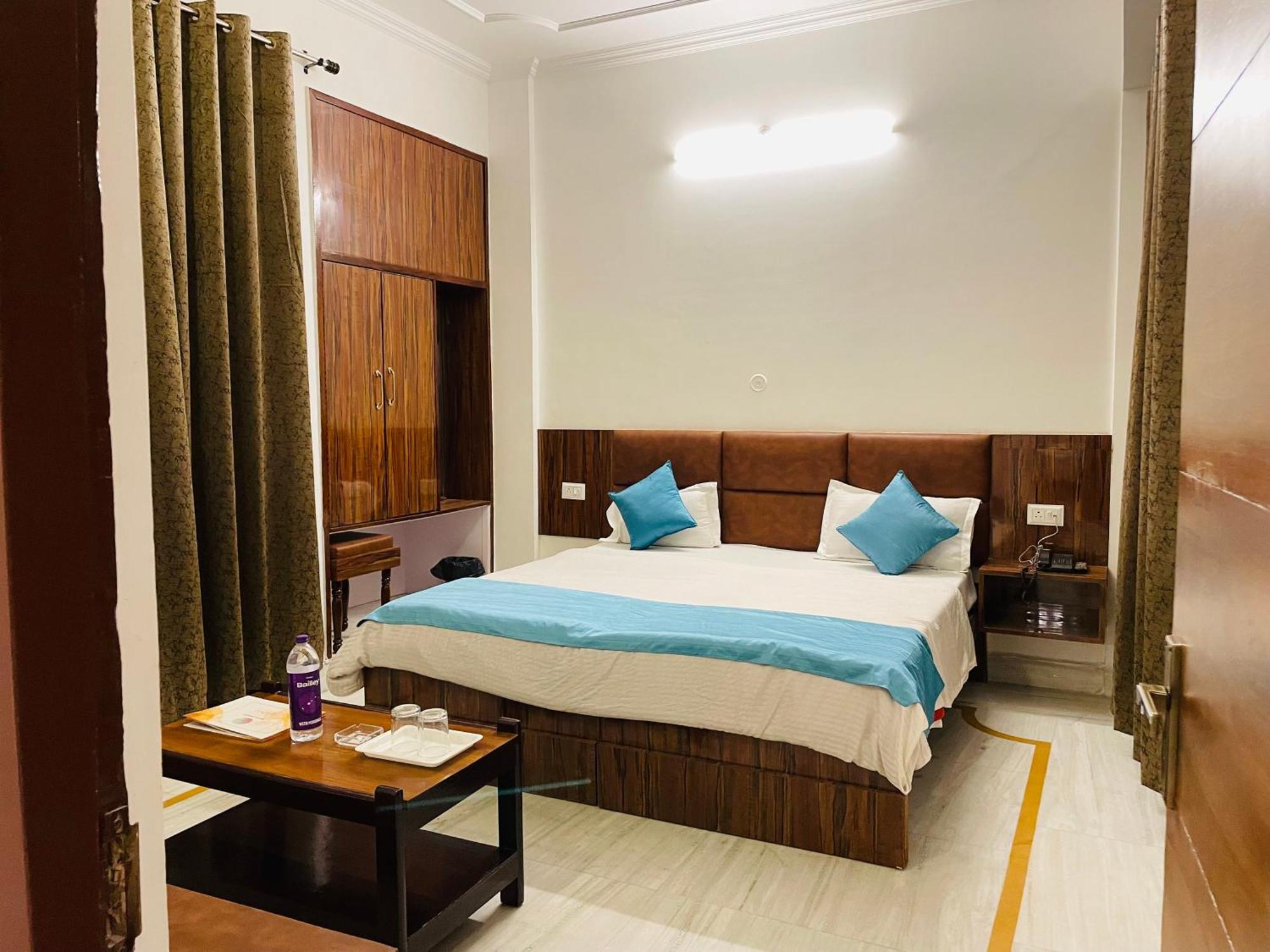 Hotel Dileep42 لاكناو المظهر الخارجي الصورة