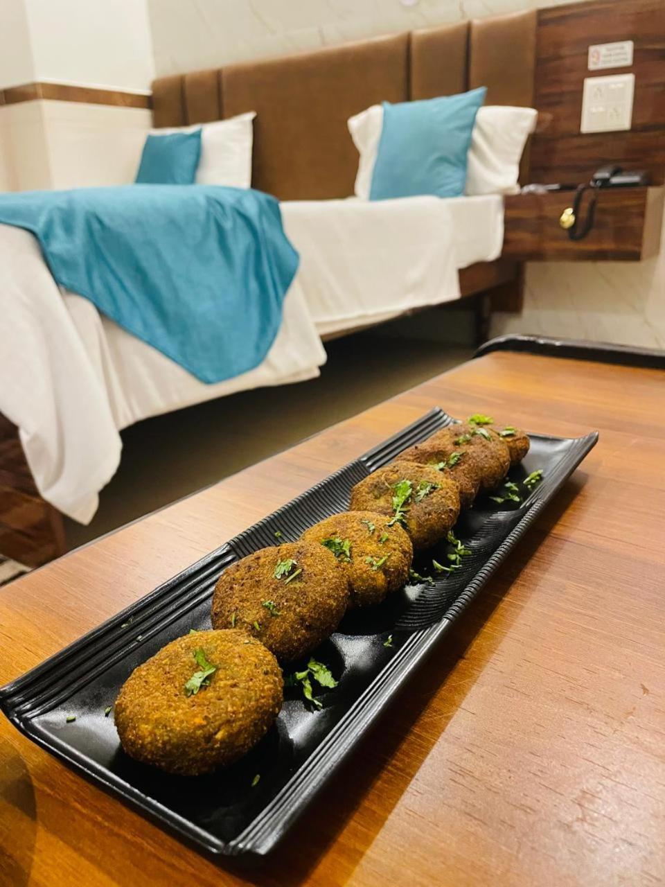 Hotel Dileep42 لاكناو المظهر الخارجي الصورة